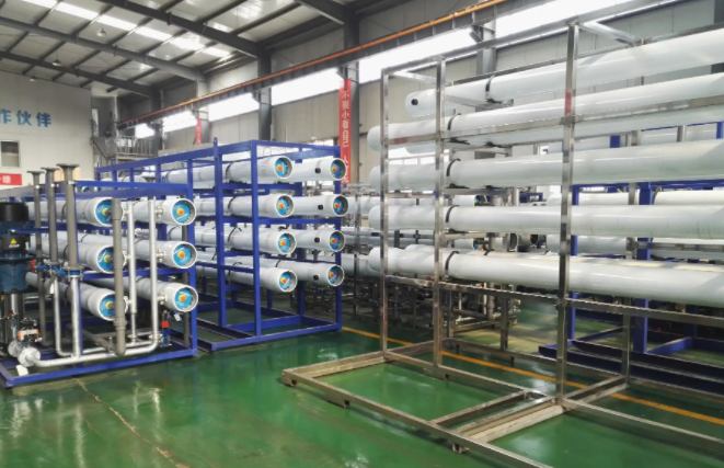 工業<a href=http://m.delixinchina.com/fstcjssb/ target=_blank class=infotextkey>反滲透凈水設備</a>展示