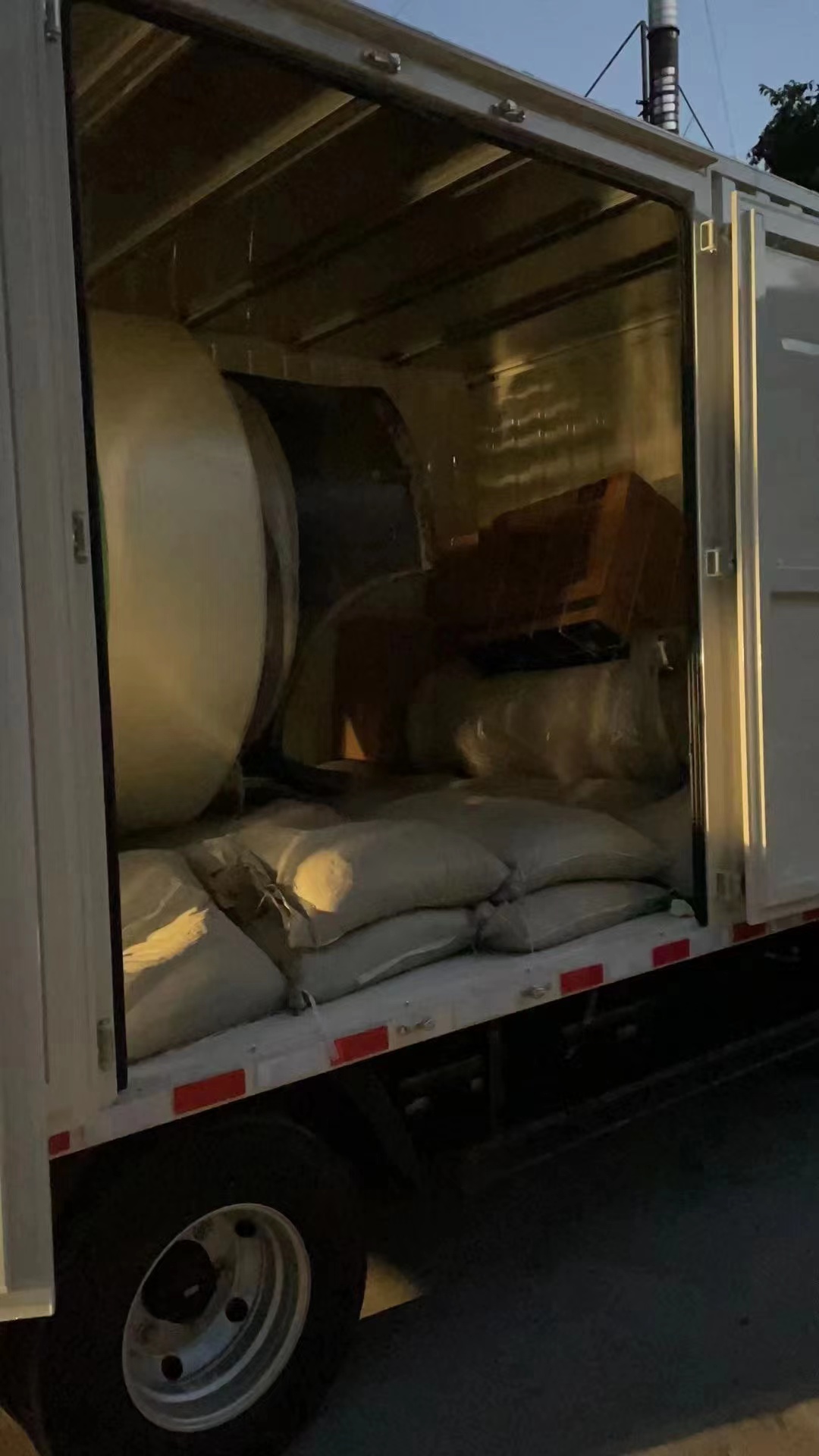 大型軟化水設備發貨